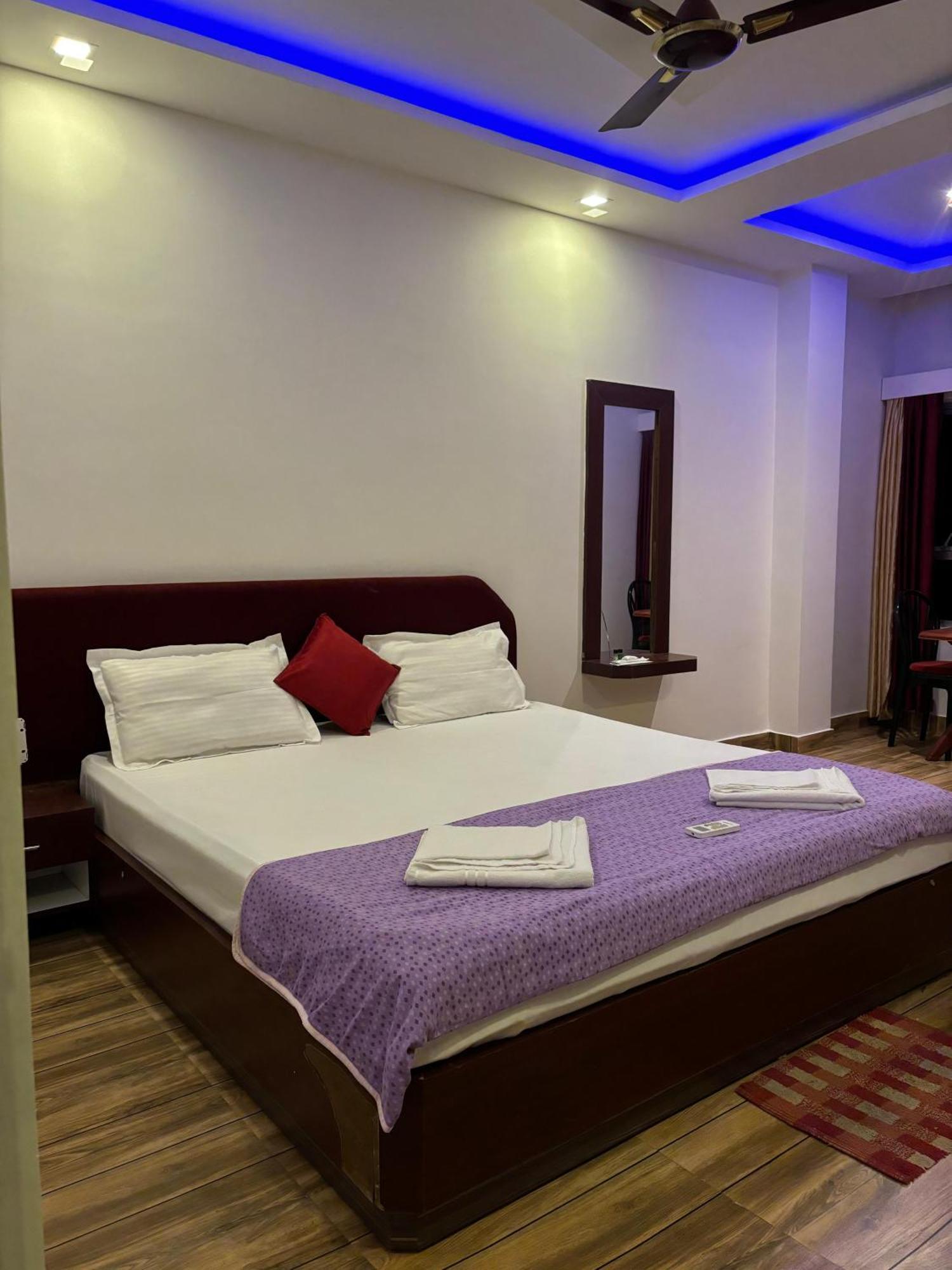 The Tamarind Tree Hotel & Restaurant Shadipur Εξωτερικό φωτογραφία
